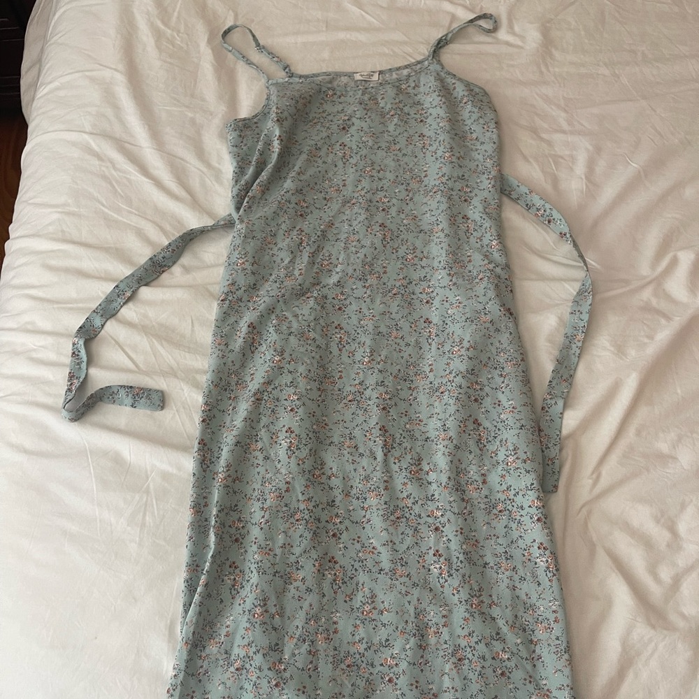 Brandy Melville Midi dress with tie